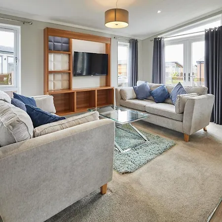 Chalet Host & - 19 The Pines *