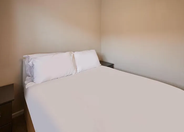 Host & - 19 The Pines