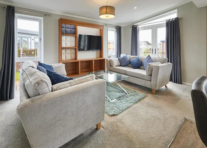 Chalet Host & - 19 The Pines *